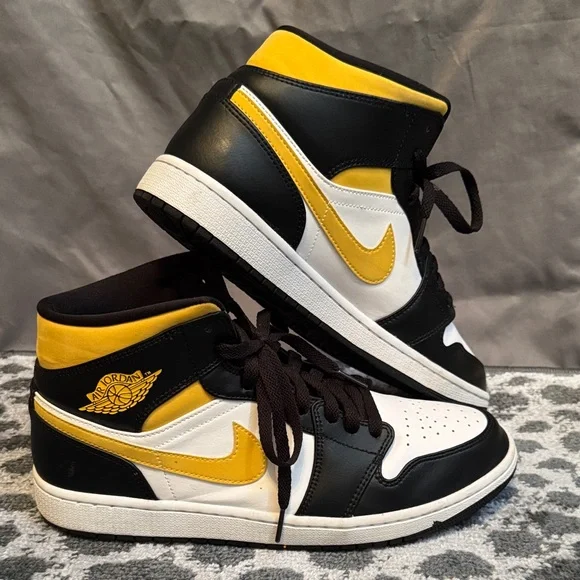 Nike Men's Black and Yellow Jordan - Picture 2 of 7